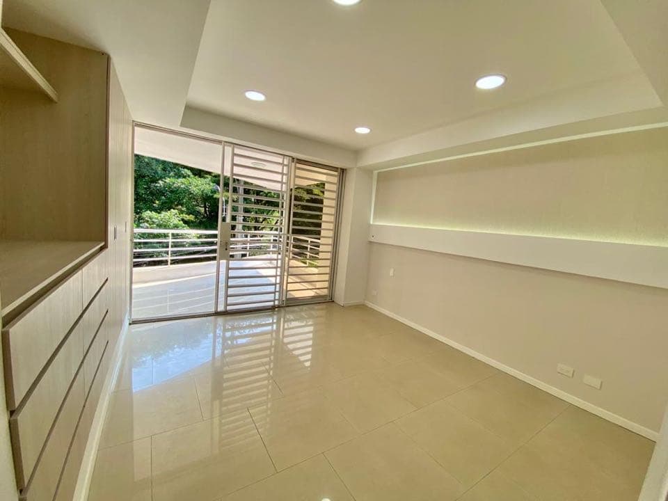 Apartamento en venta en Ciudad Jardín, Cali, ID JL9152