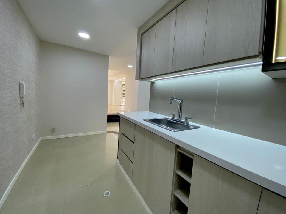 Apartamento en venta en Ciudad Jardín, Cali, ID JL9152