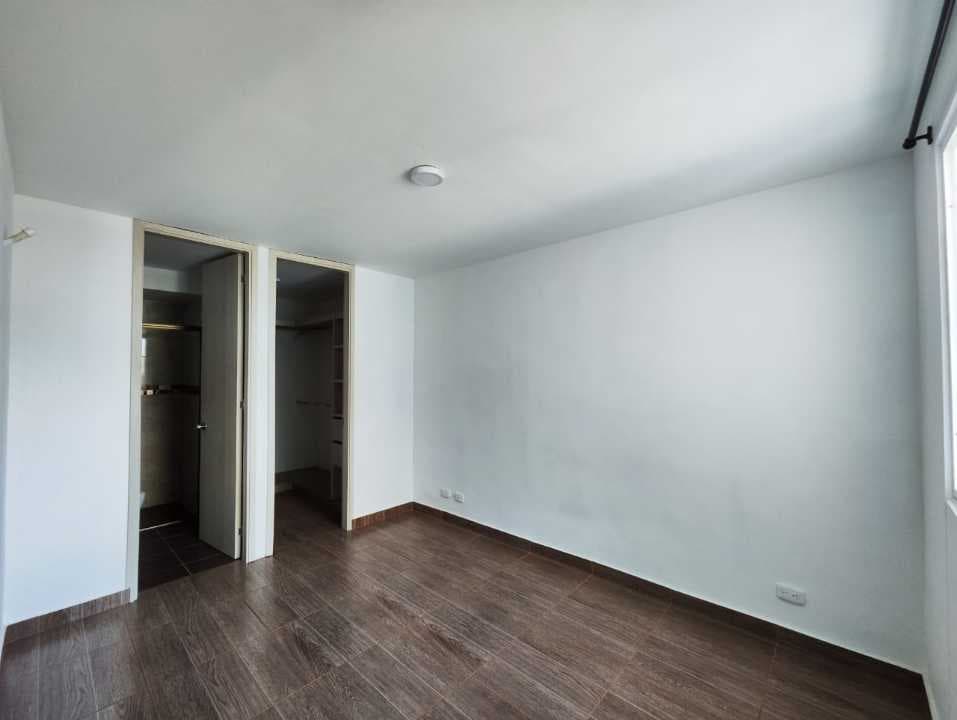 Apartamento en venta en Ciudad Pacifica, Cali, ID BH2802